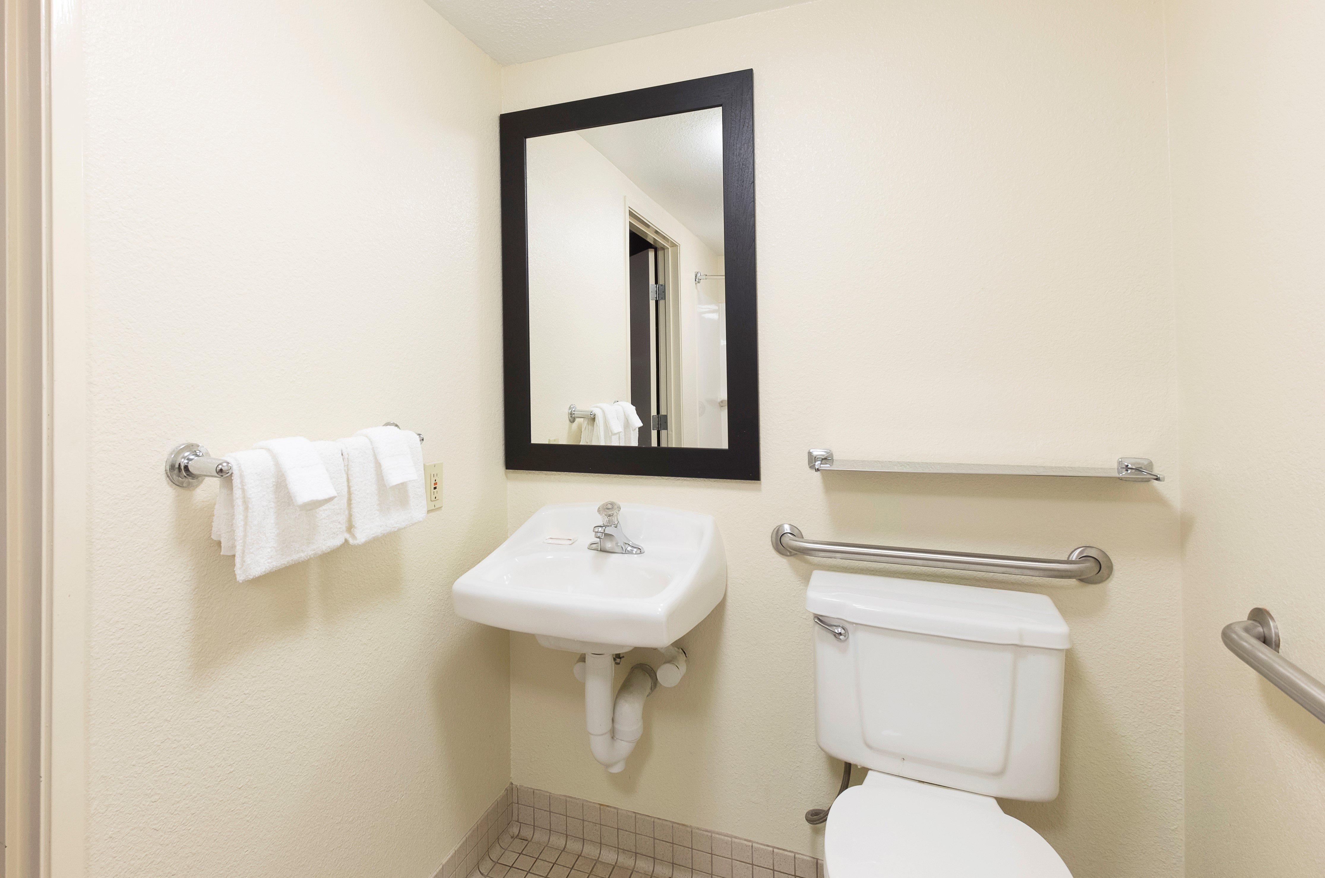 Hotel Red Roof Plus+ Pittsburgh South - Airport 3*