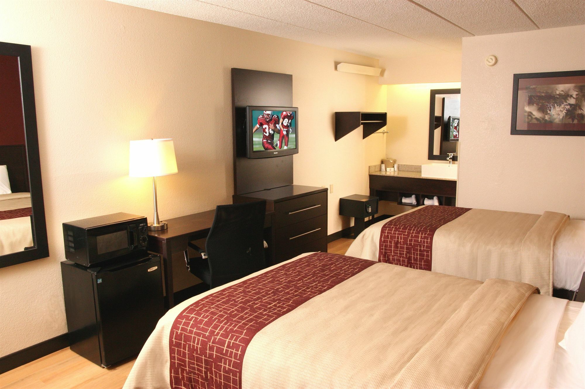 Red Roof Plus+ Pittsburgh South - Airport Hotel 3*