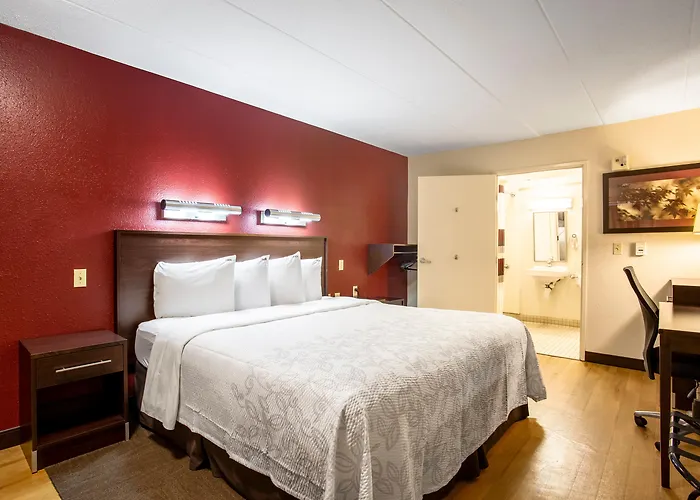 Red Roof Inn Plus+ Pittsburgh South - Airport