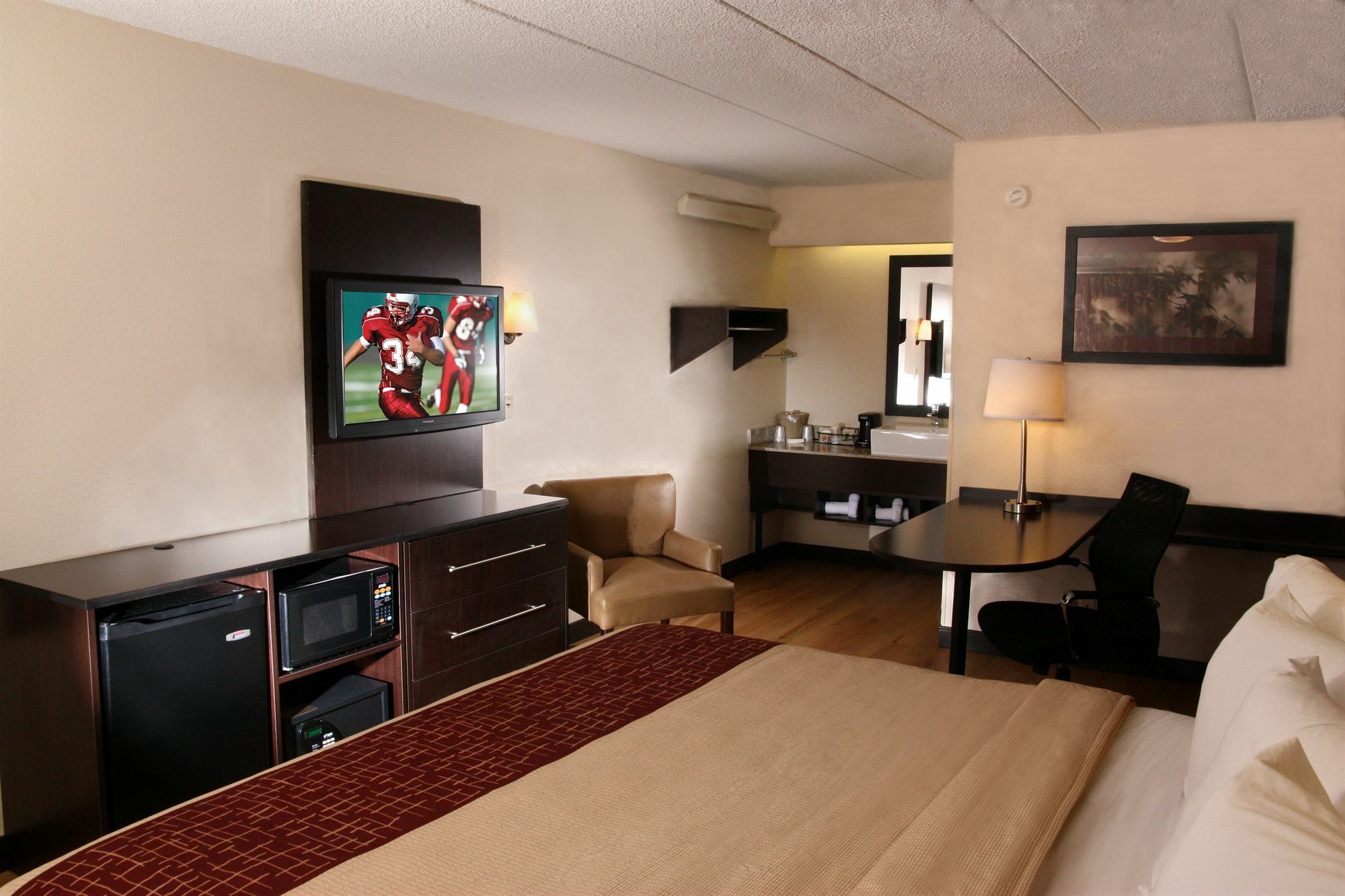 Hotel Red Roof Plus+ Pittsburgh South - Airport 3*
