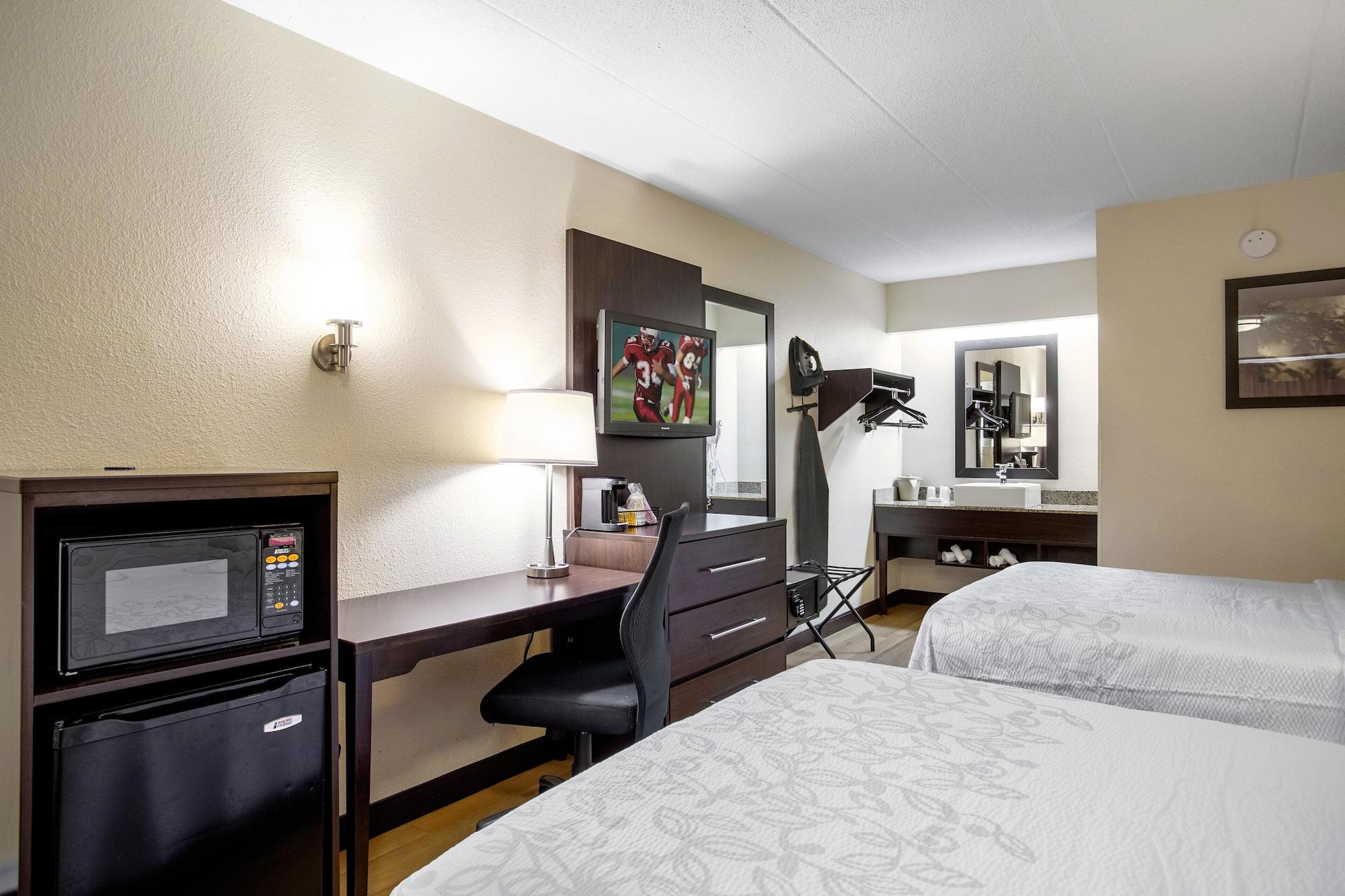 Red Roof Plus+ Pittsburgh South - Airport 3* Imperial