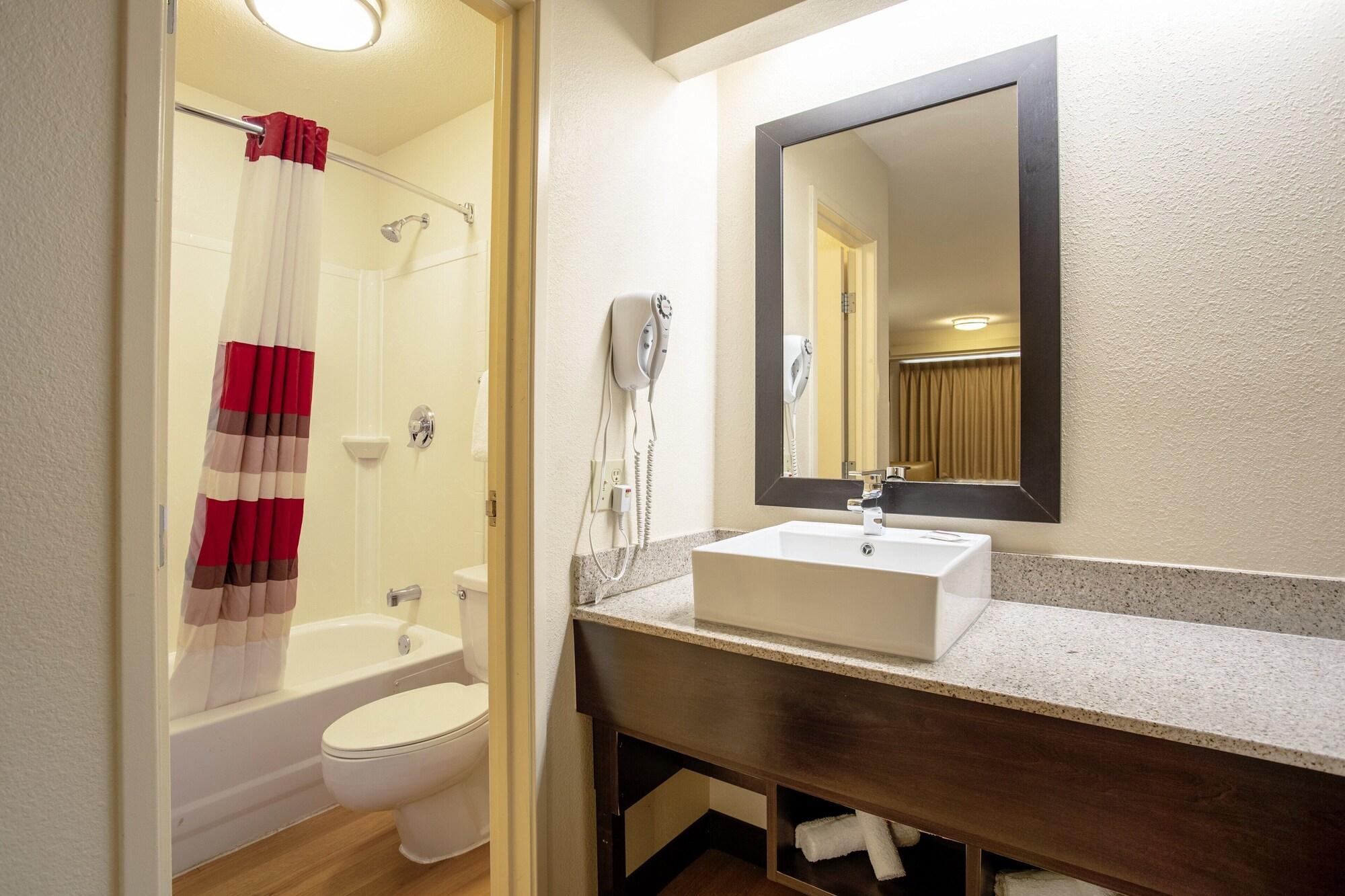 Red Roof Plus+ Pittsburgh South - Airport Hotel 3*