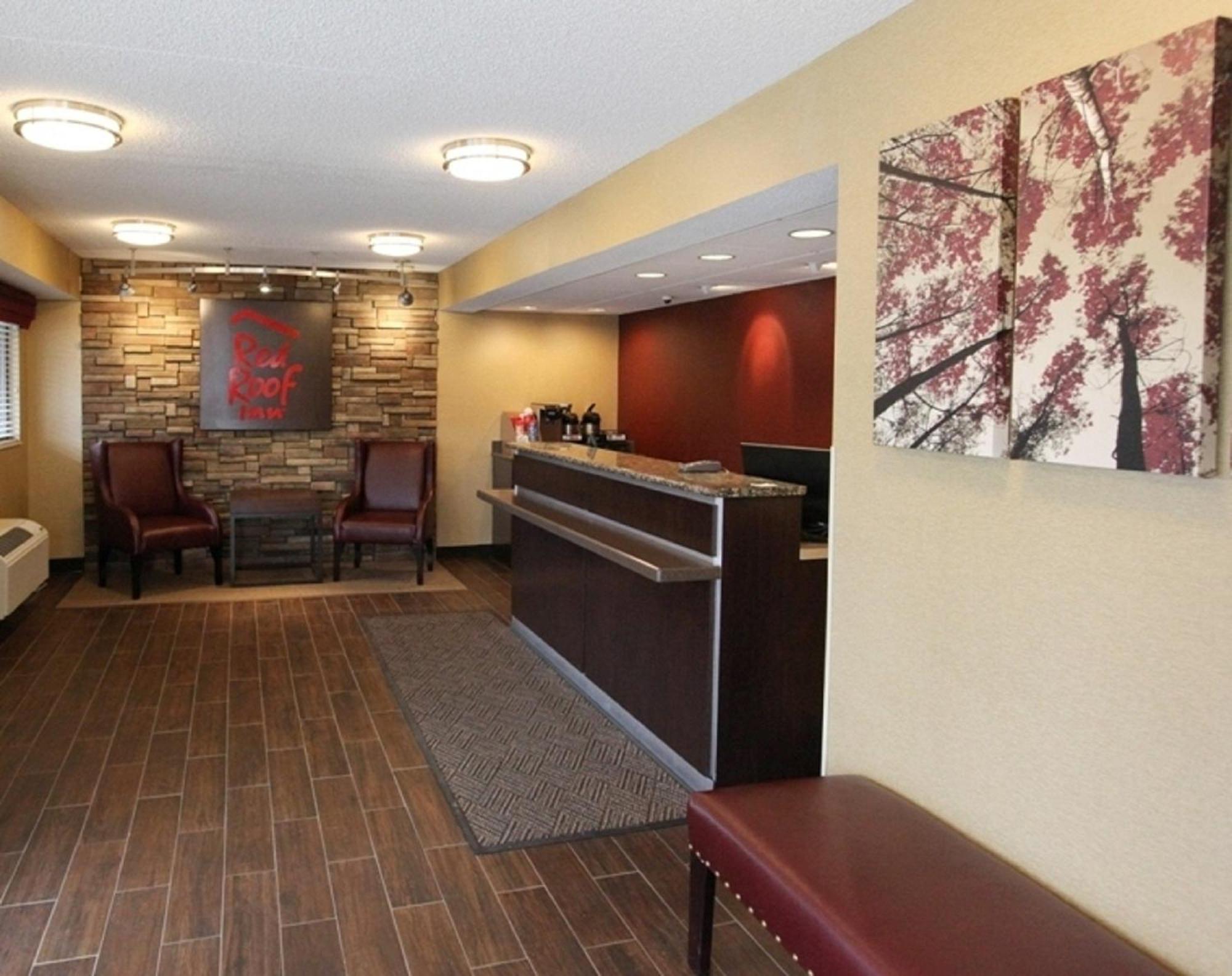 Red Roof Plus+ Pittsburgh South - Airport Hotel 3*