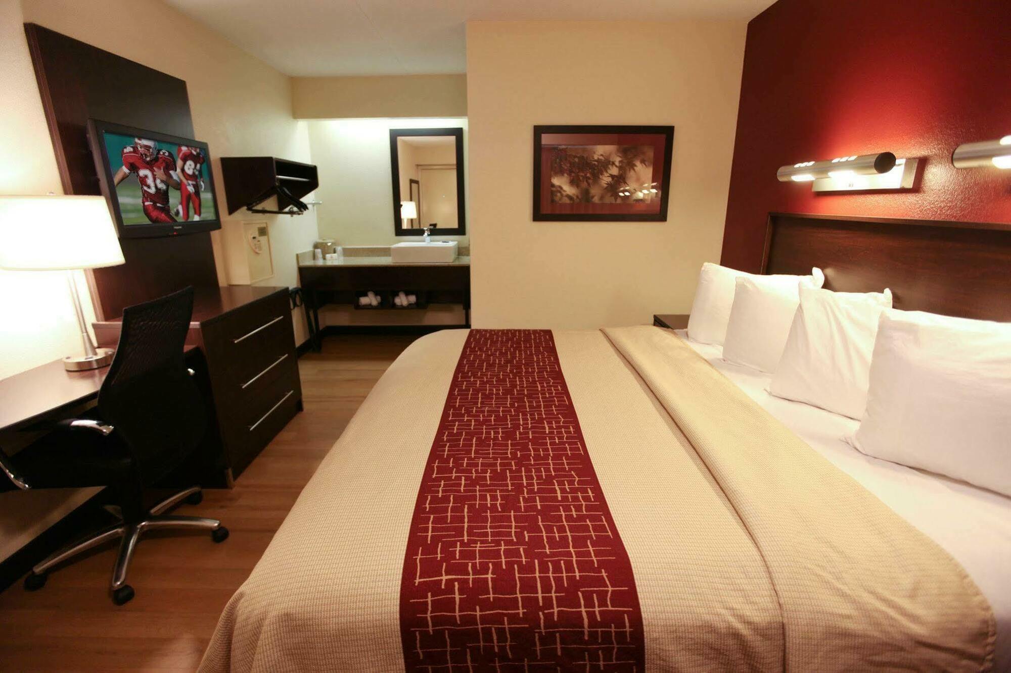 Hotel Red Roof Plus+ Pittsburgh South - Airport Imperial
